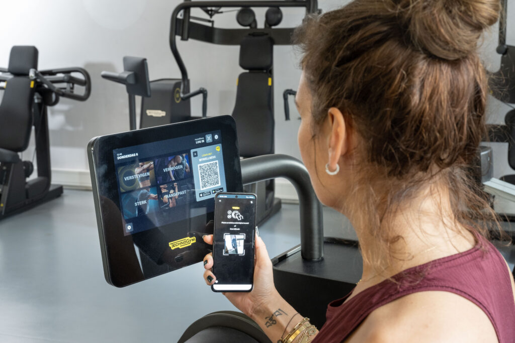Inloggen op het trainingsscherm van een TechnoGym-apparaat